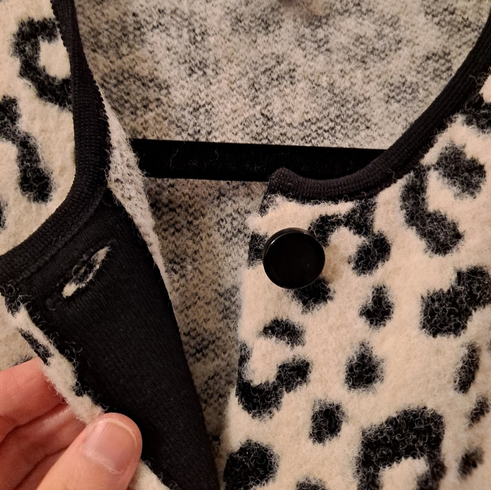 Ann Taylor Leopard Print Button Front Cardigan Sweater Women's Size Medium - Picture 3 of 5